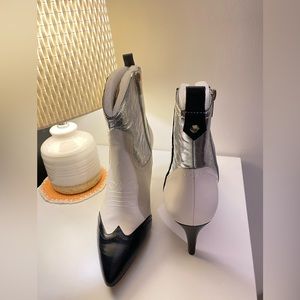 Vince Camuto Boots 👢